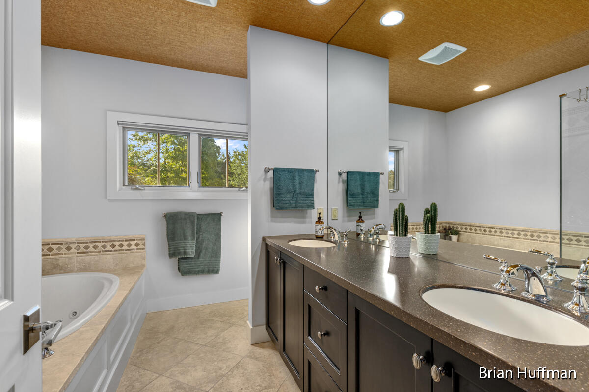 4995 W Village Trail SE