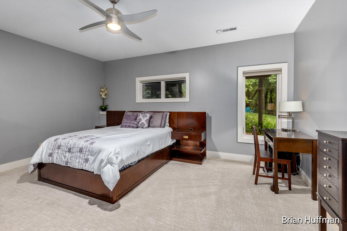 4995 W Village Trail SE