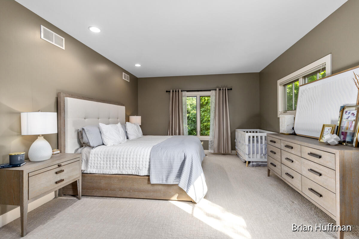 4995 W Village Trail SE