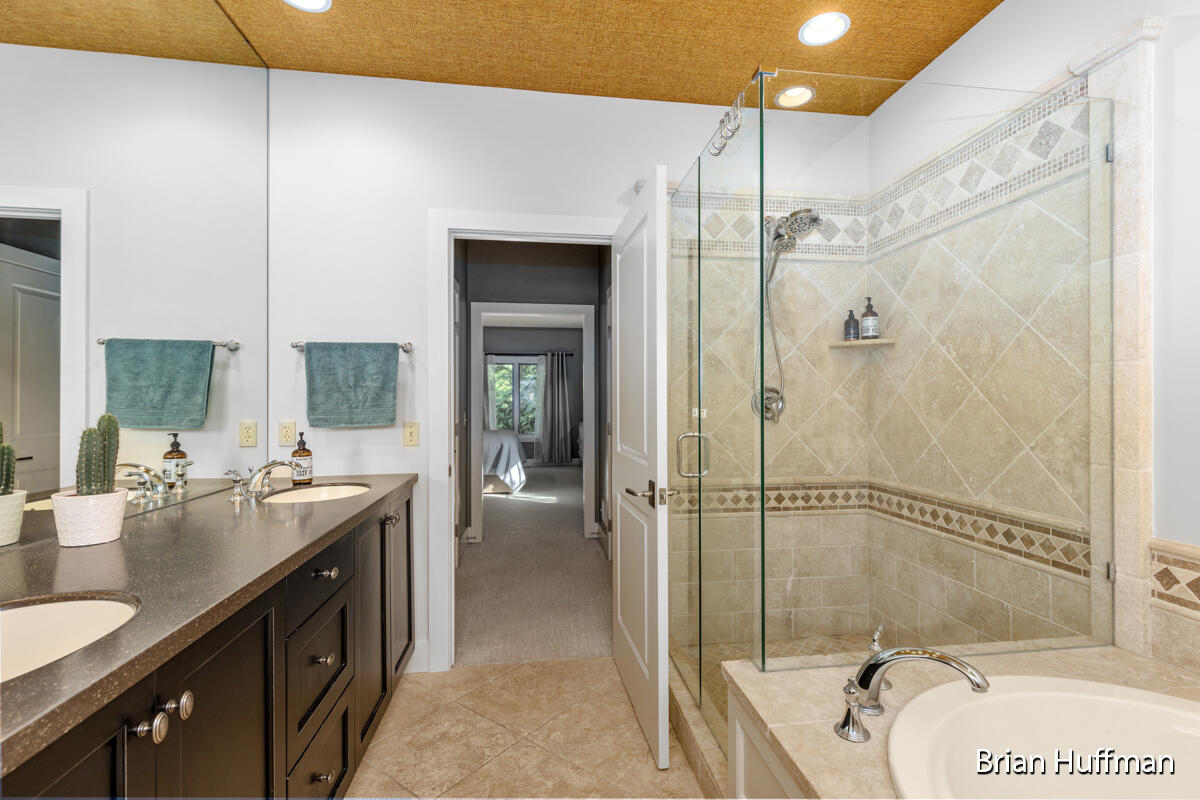 4995 W Village Trail SE