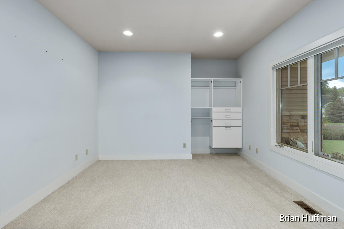 4995 W Village Trail SE