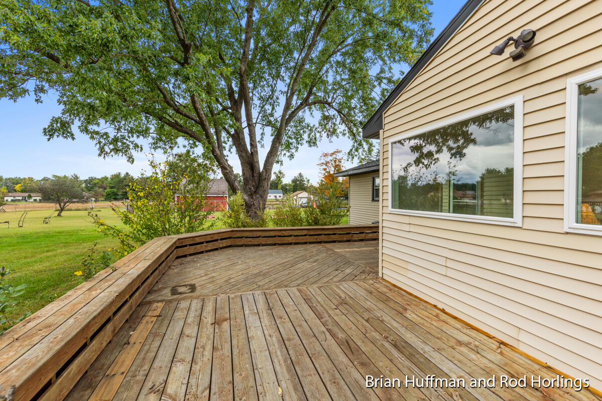 3231 Dean Lake Avenue NE