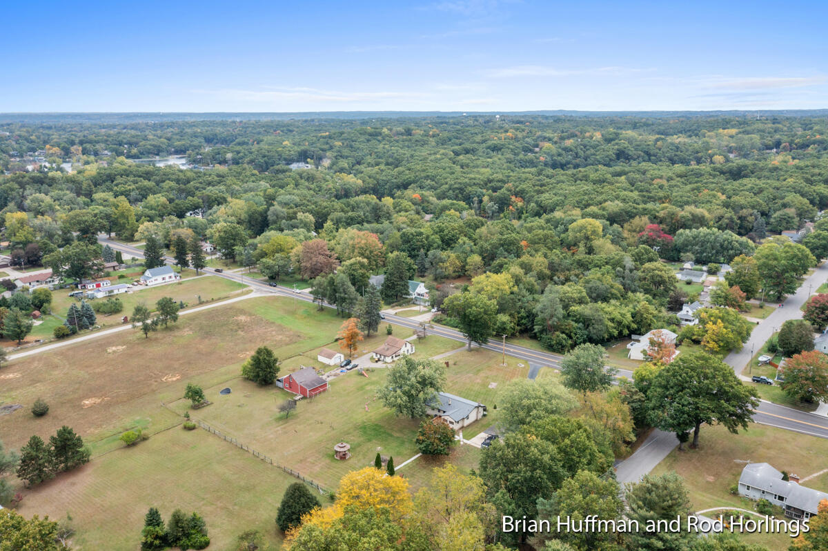 3231 Dean Lake Avenue NE