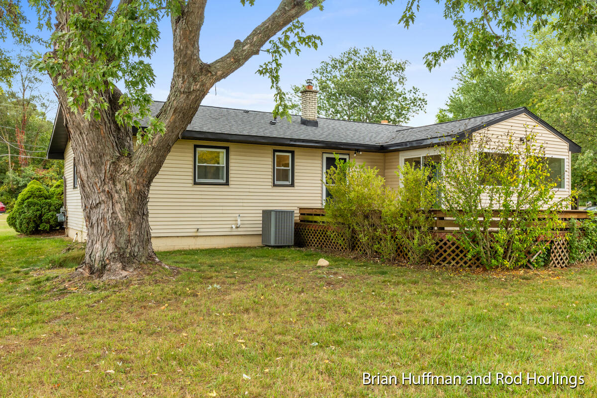 3231 Dean Lake Avenue NE