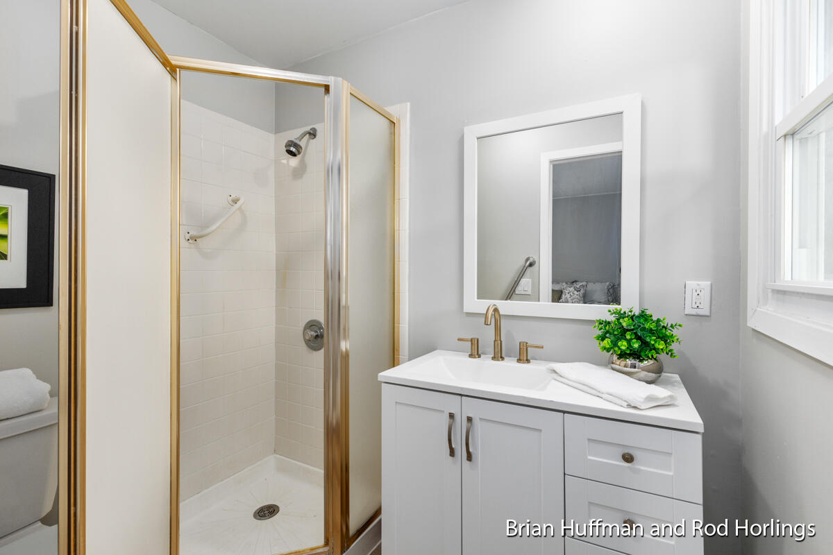 3231 Dean Lake Avenue NE