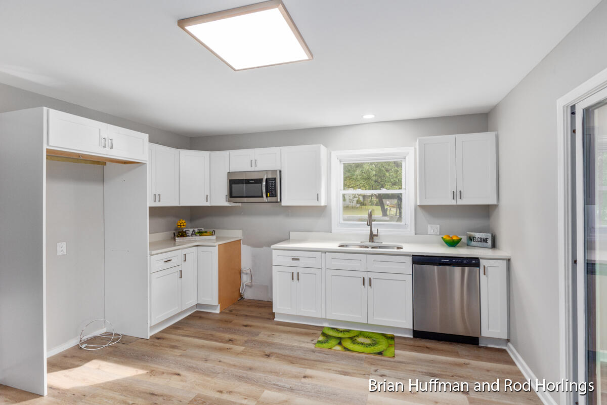 3231 Dean Lake Avenue NE