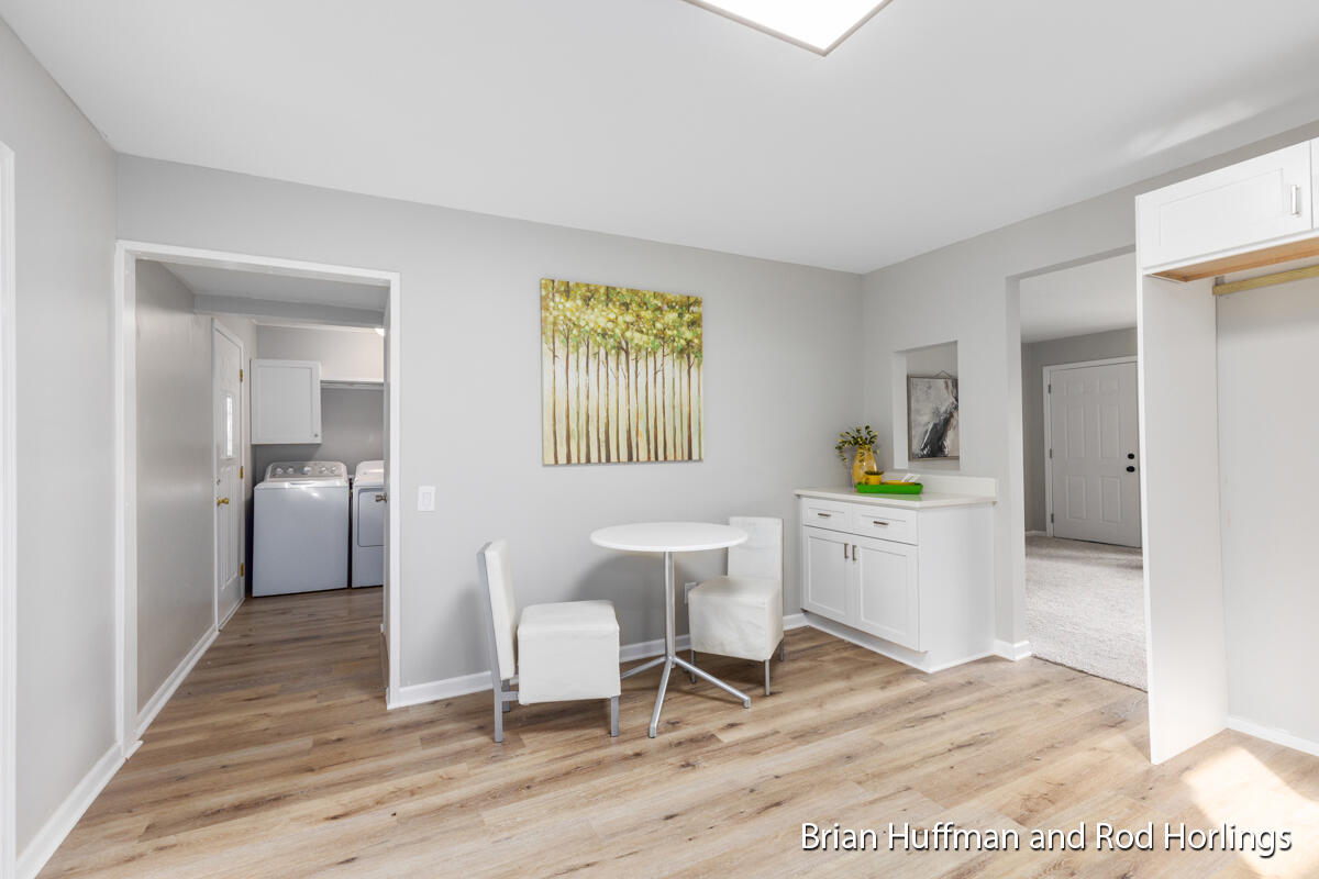 3231 Dean Lake Avenue NE