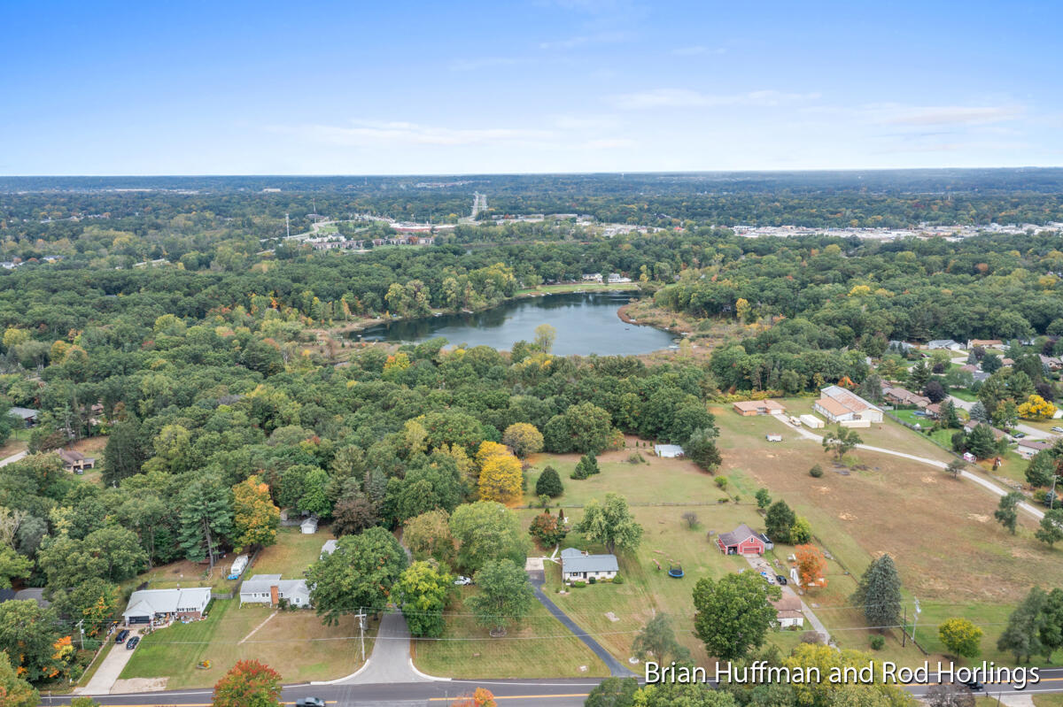 3231 Dean Lake Avenue NE