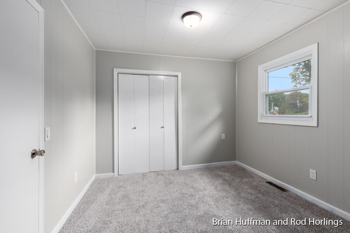 3231 Dean Lake Avenue NE