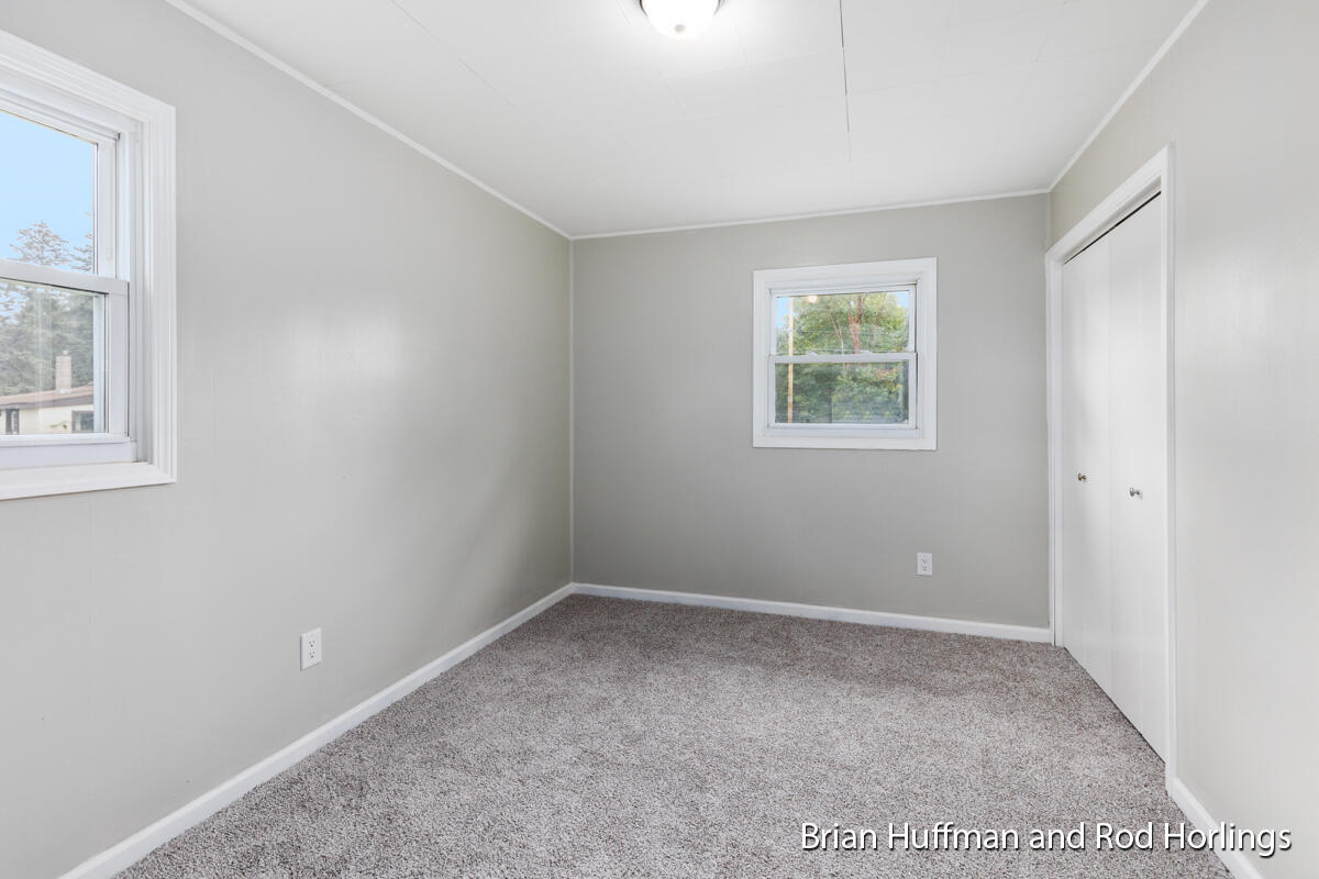 3231 Dean Lake Avenue NE