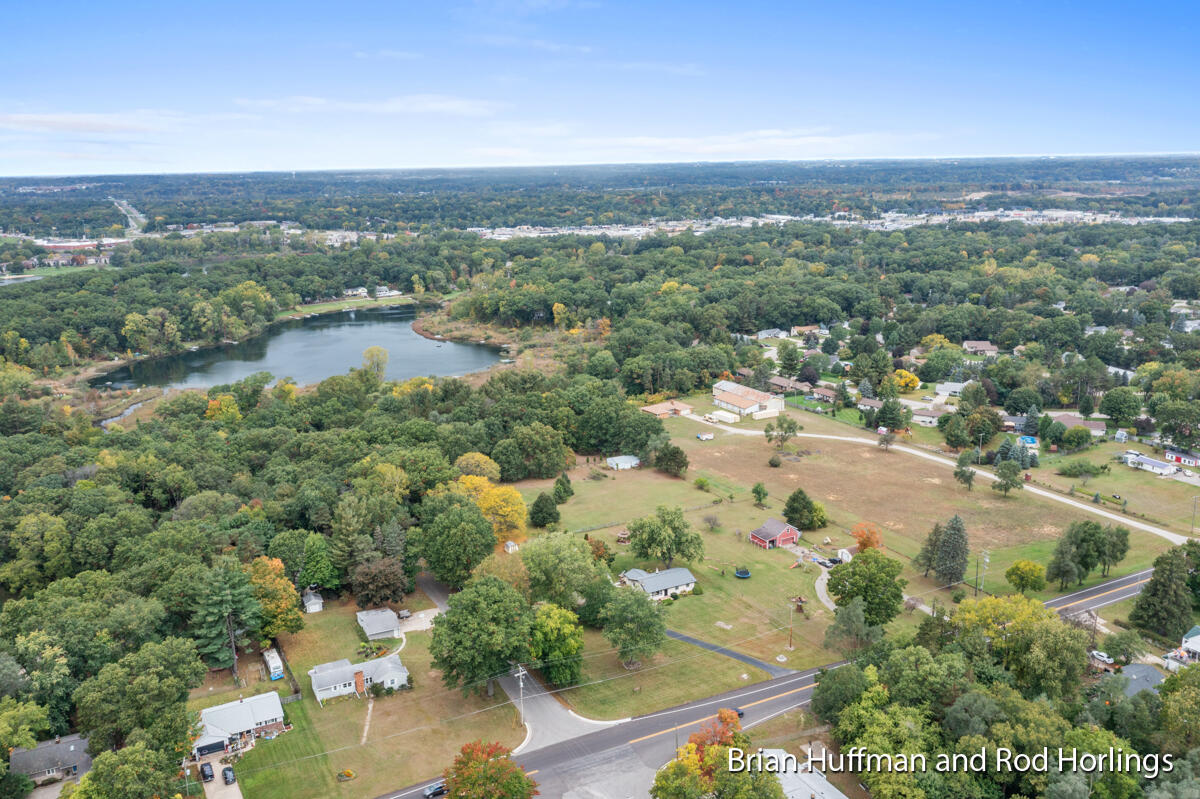 3231 Dean Lake Avenue NE