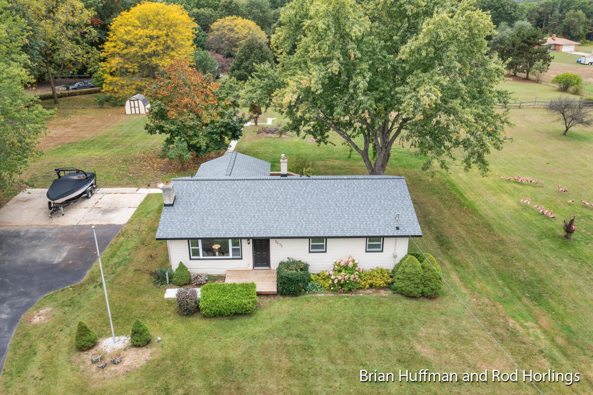 3231 Dean Lake Avenue NE