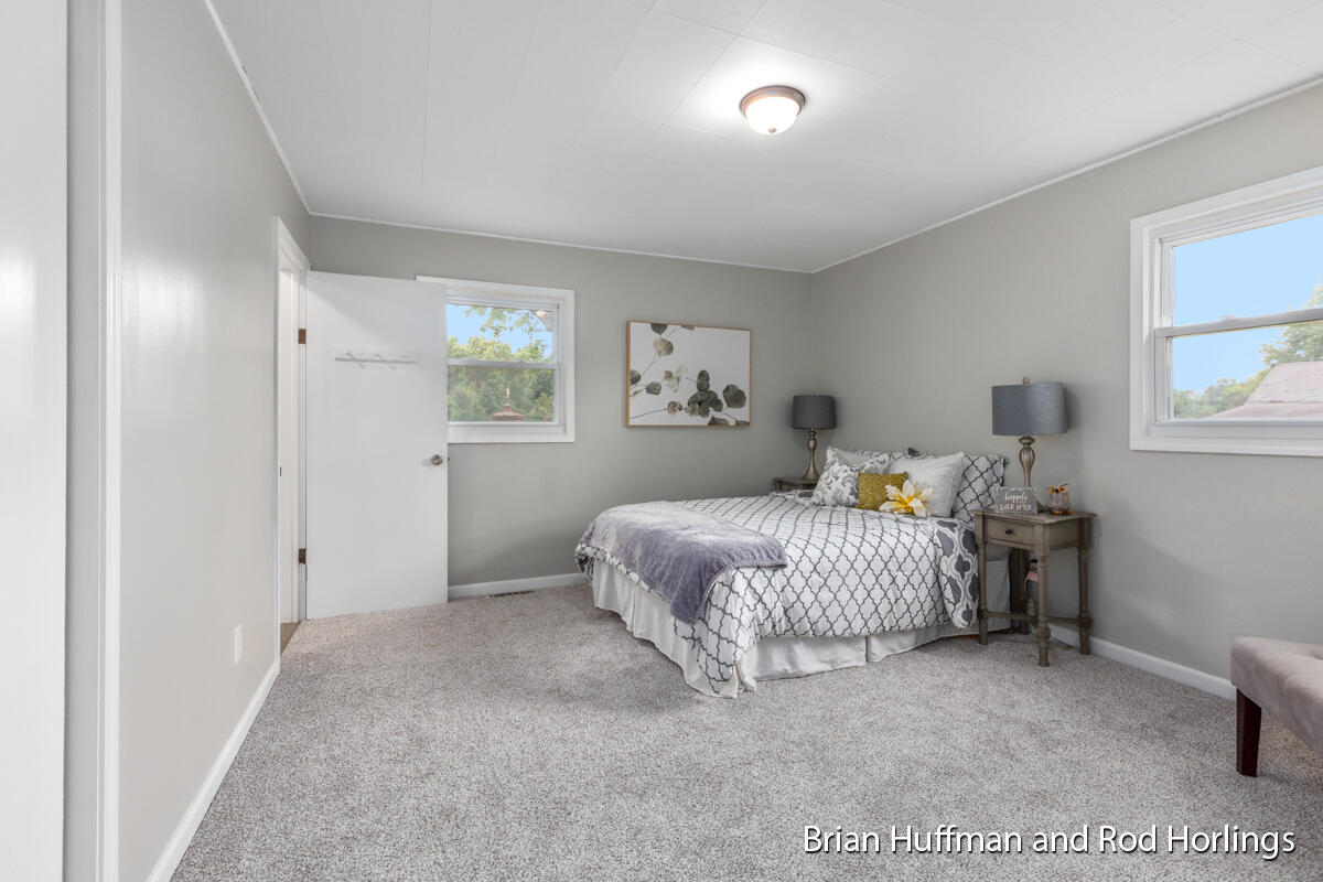 3231 Dean Lake Avenue NE