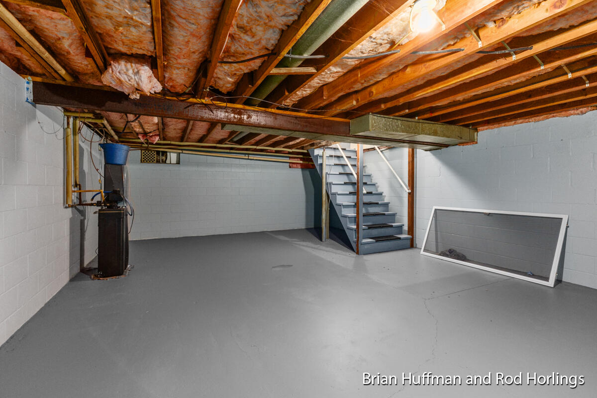 3231 Dean Lake Avenue NE