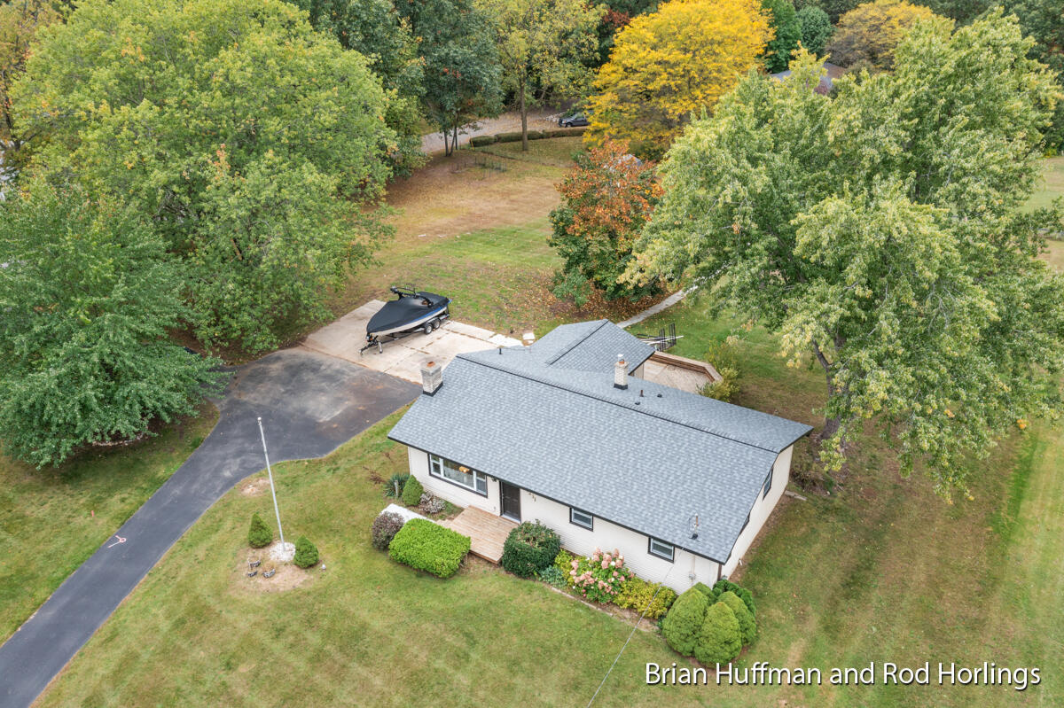 3231 Dean Lake Avenue NE