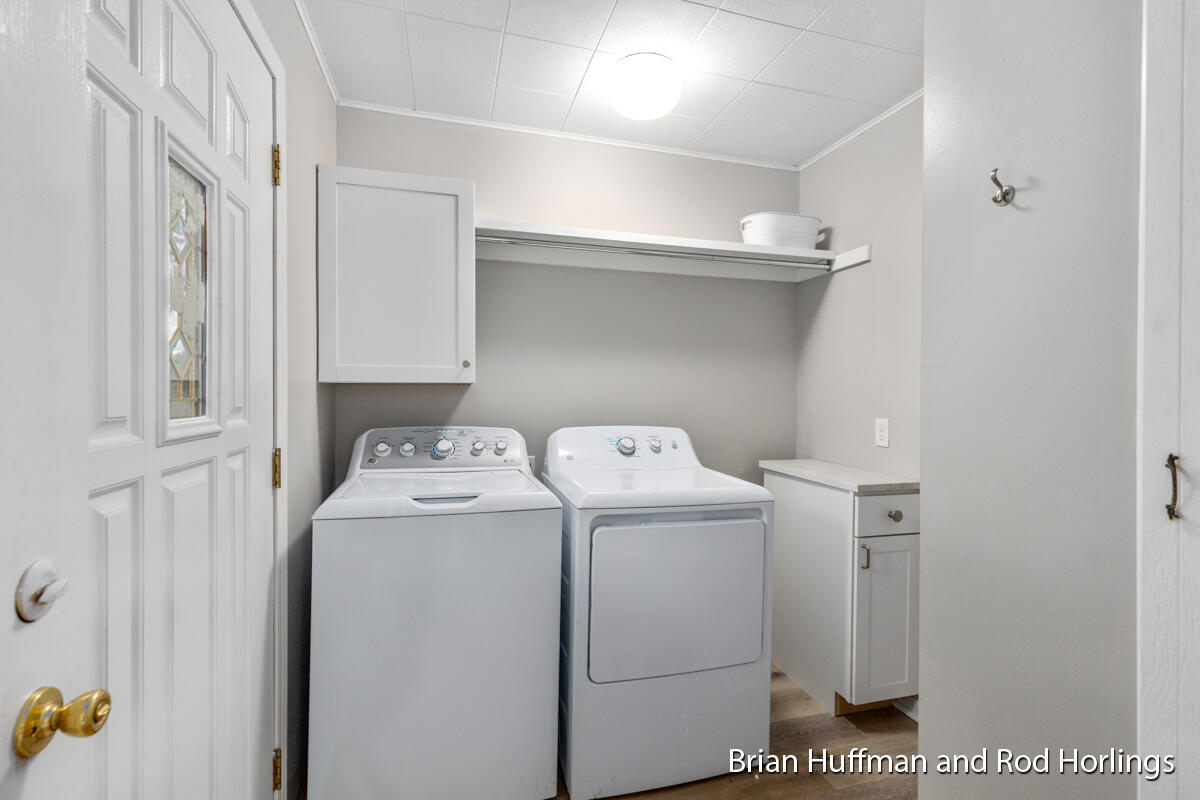 3231 Dean Lake Avenue NE