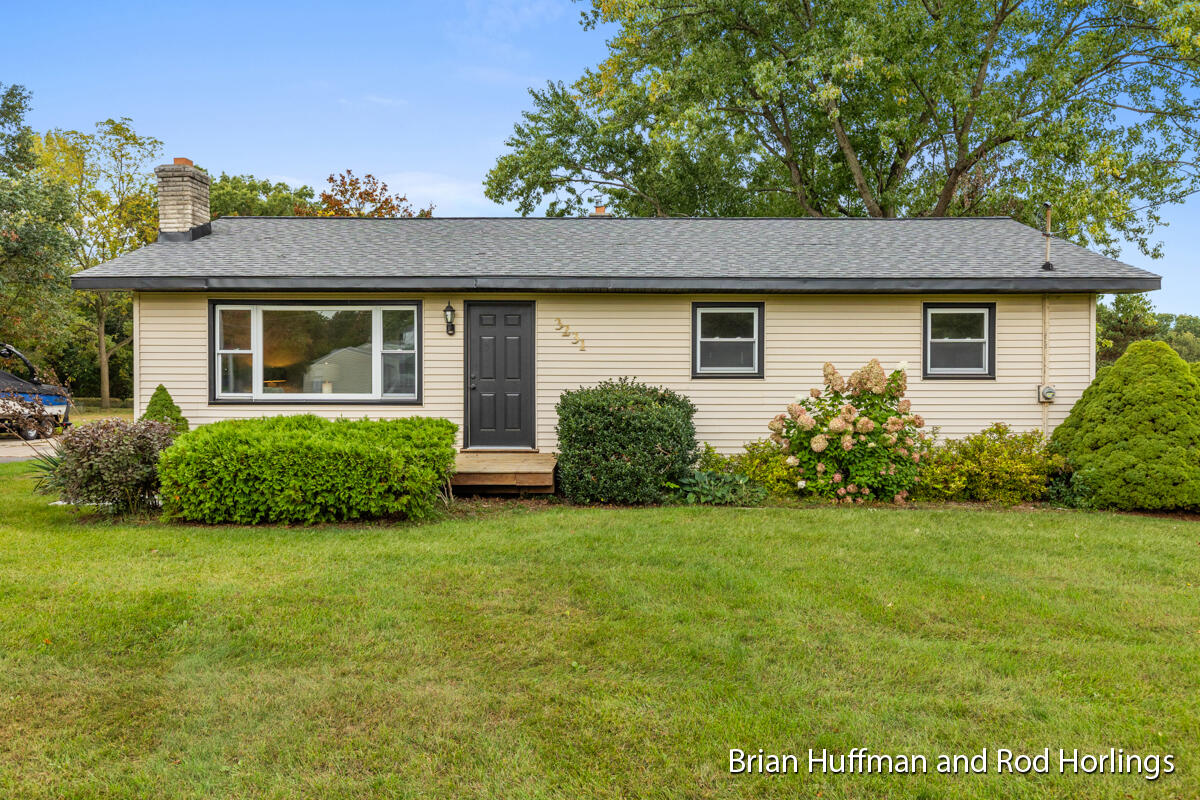 3231 Dean Lake Avenue NE