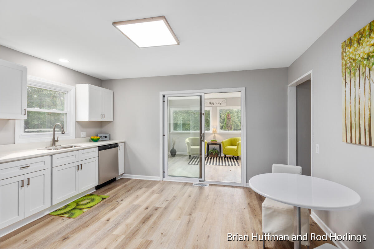 3231 Dean Lake Avenue NE