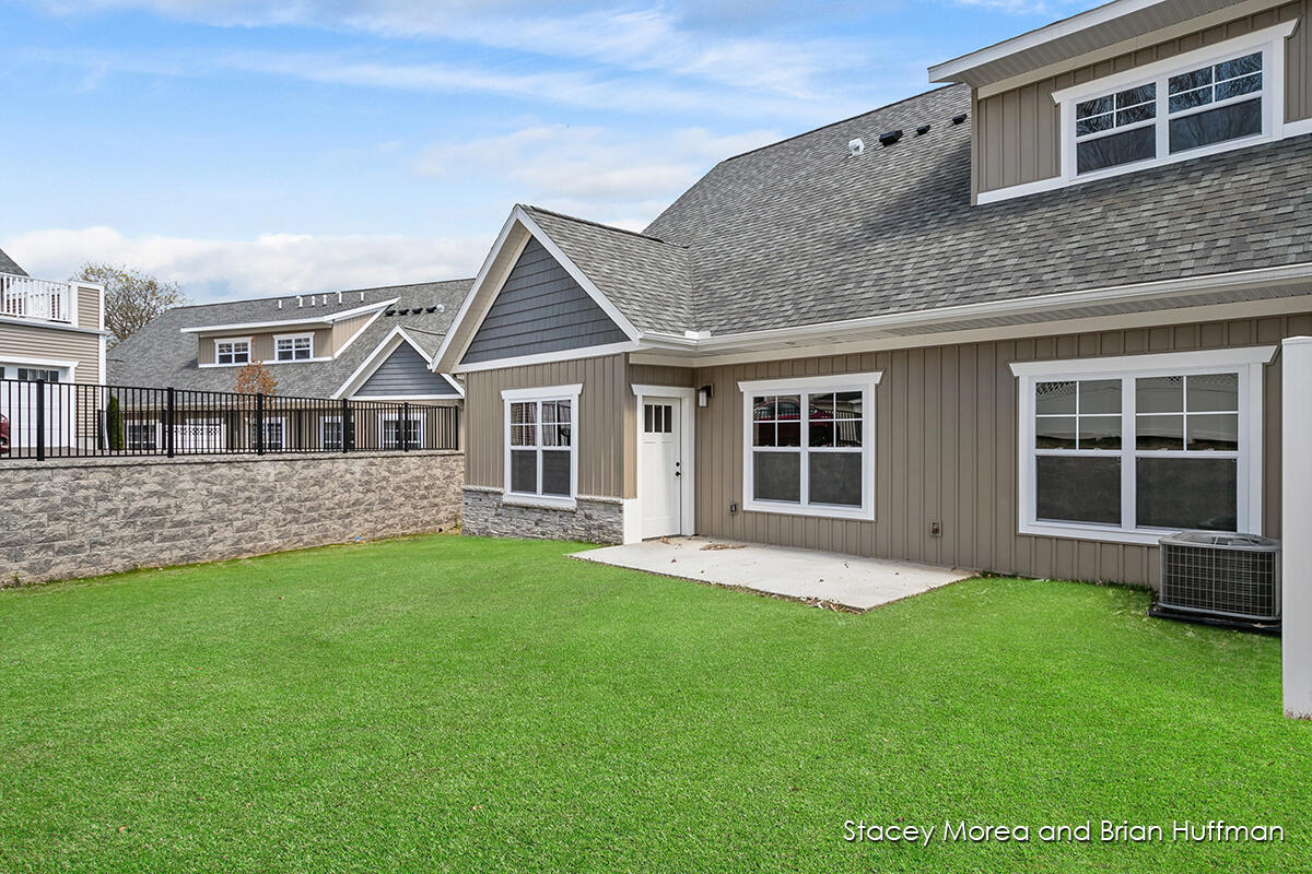 174 Tamarack Lane NE