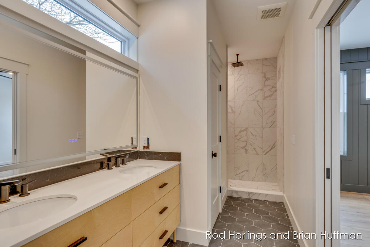 2169 Valentine Street NE