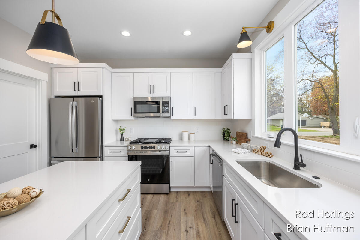 2185 Valentine Street NE