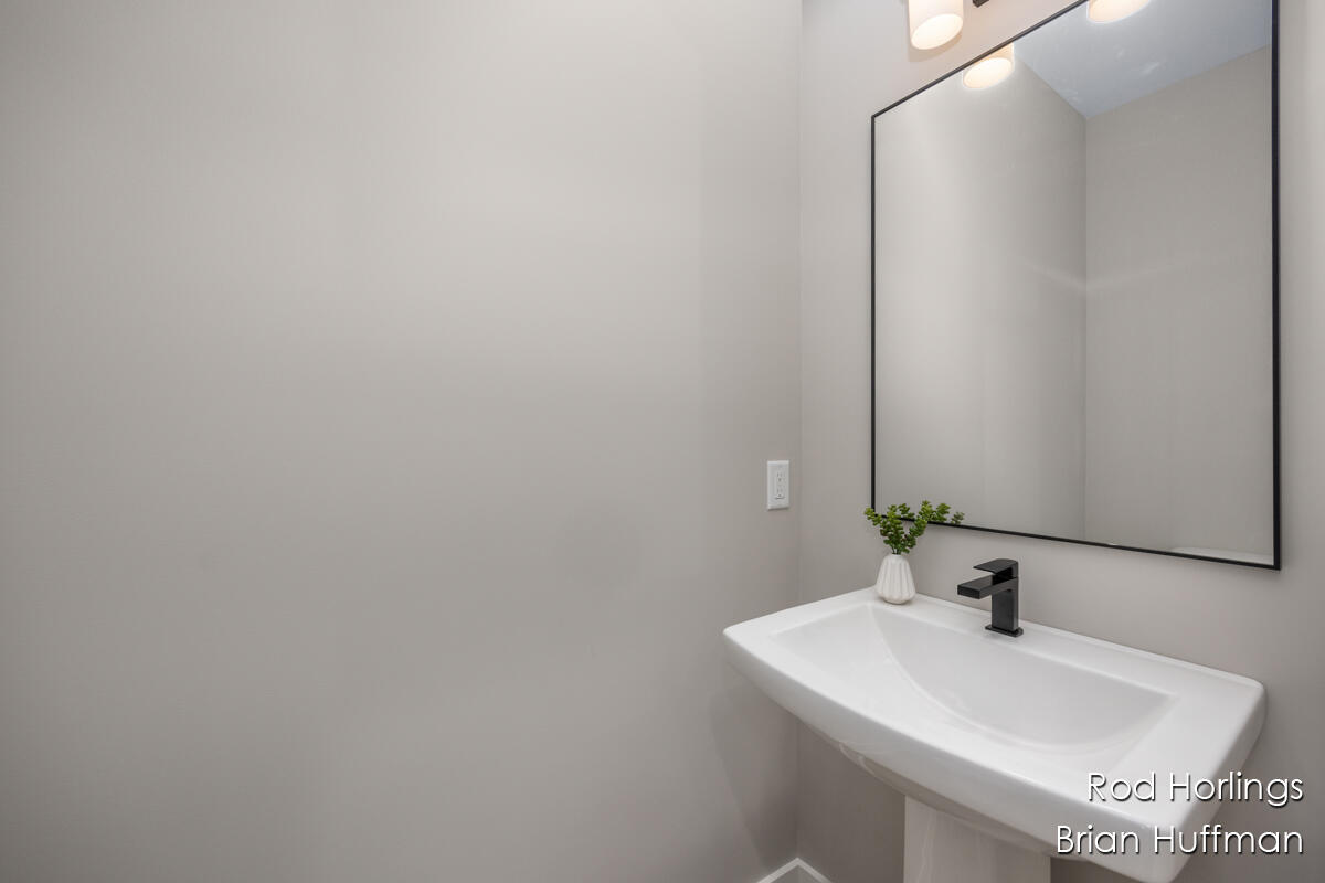 2185 Valentine Street NE