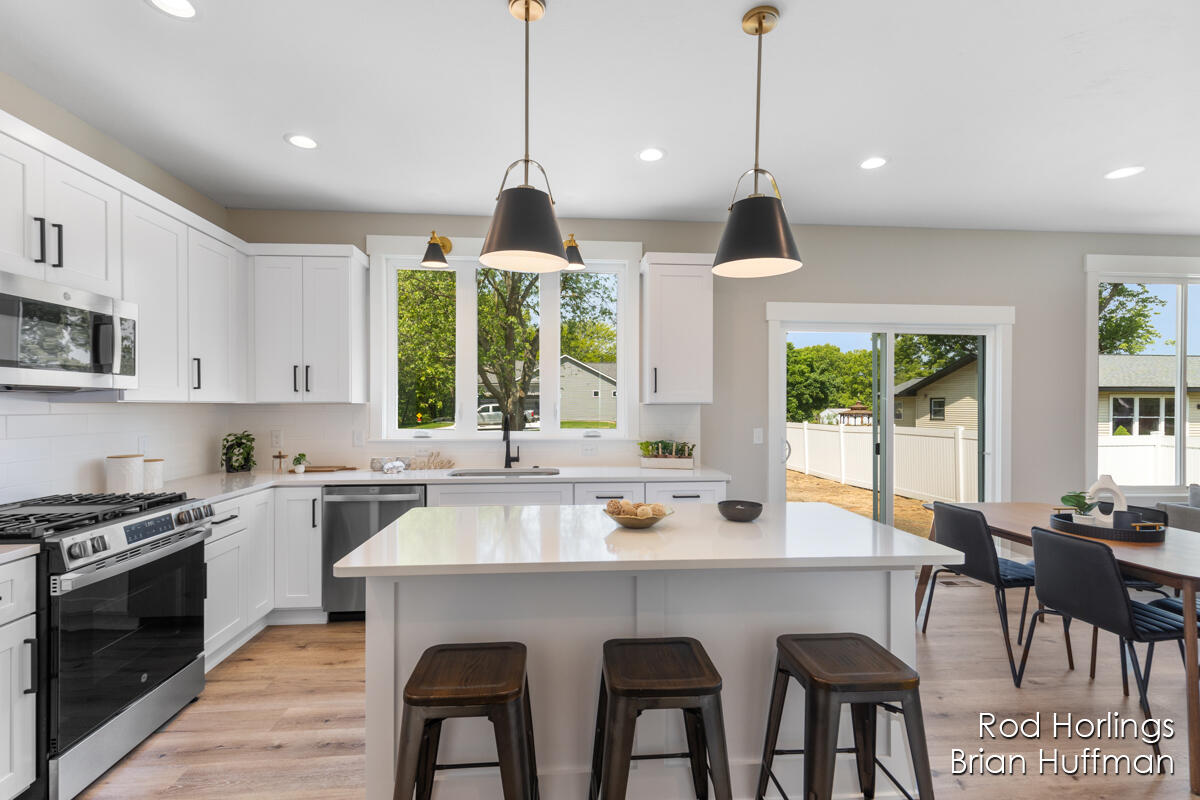 2185 Valentine Street NE