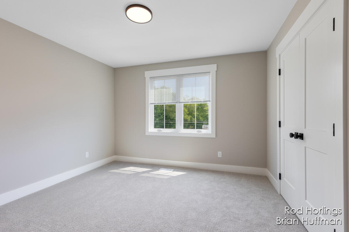 2185 Valentine Street NE