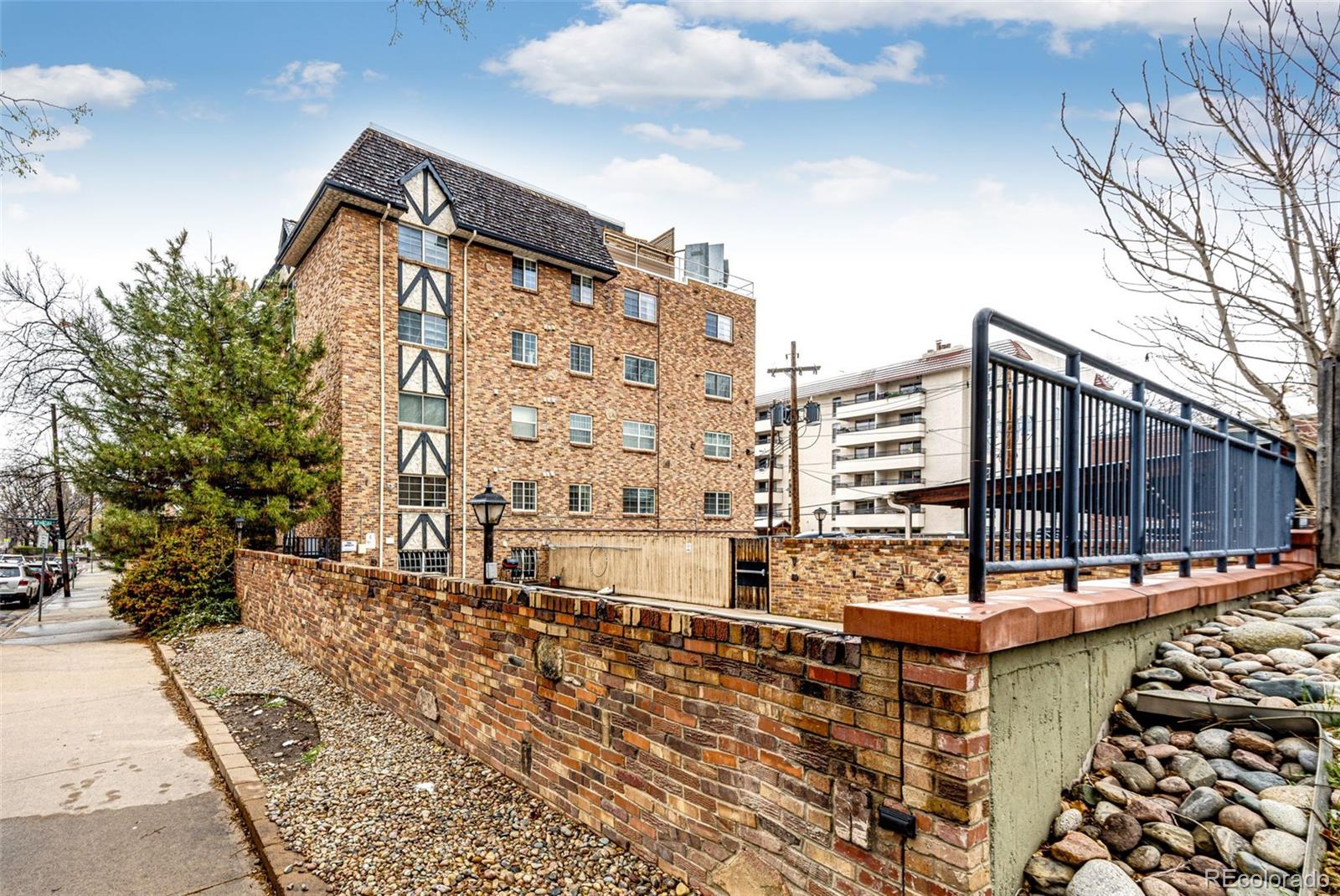 1350 Josephine Street Unit: 207
