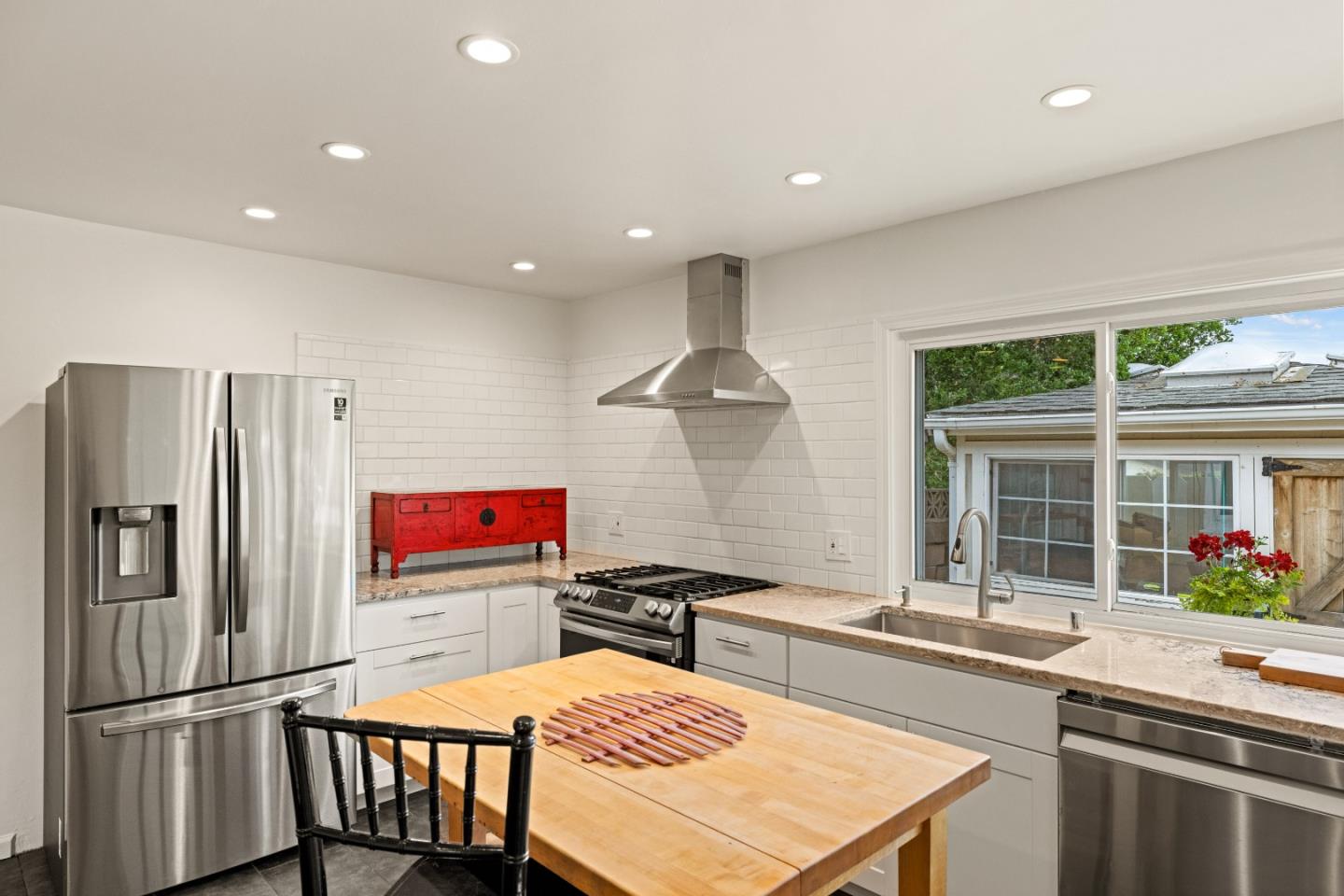 15450 Oak Hills Drive