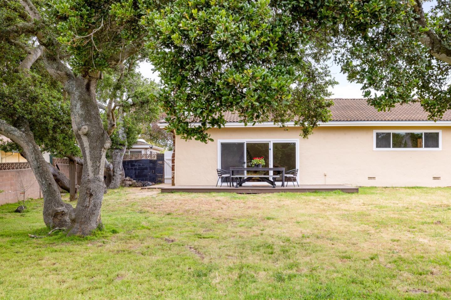 15450 Oak Hills Drive