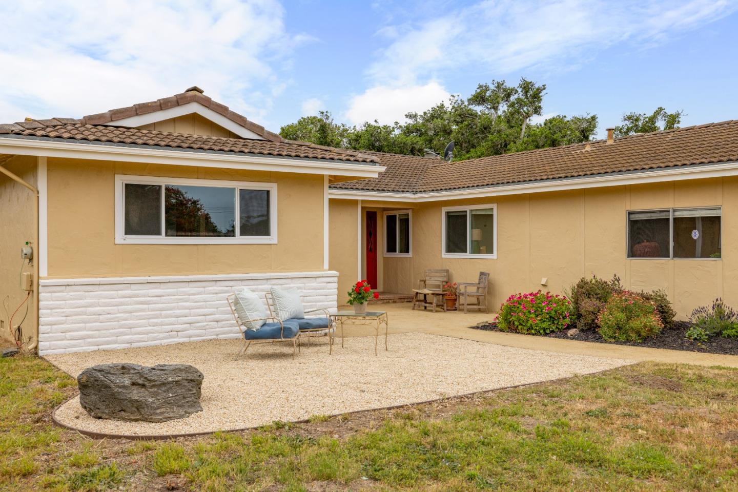 15450 Oak Hills Drive