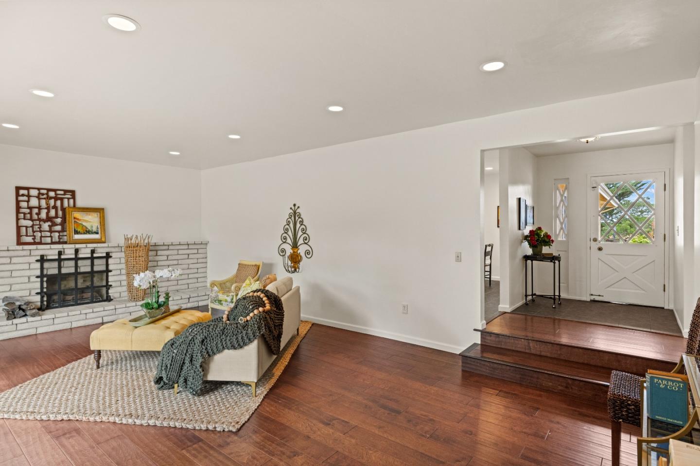 15450 Oak Hills Drive