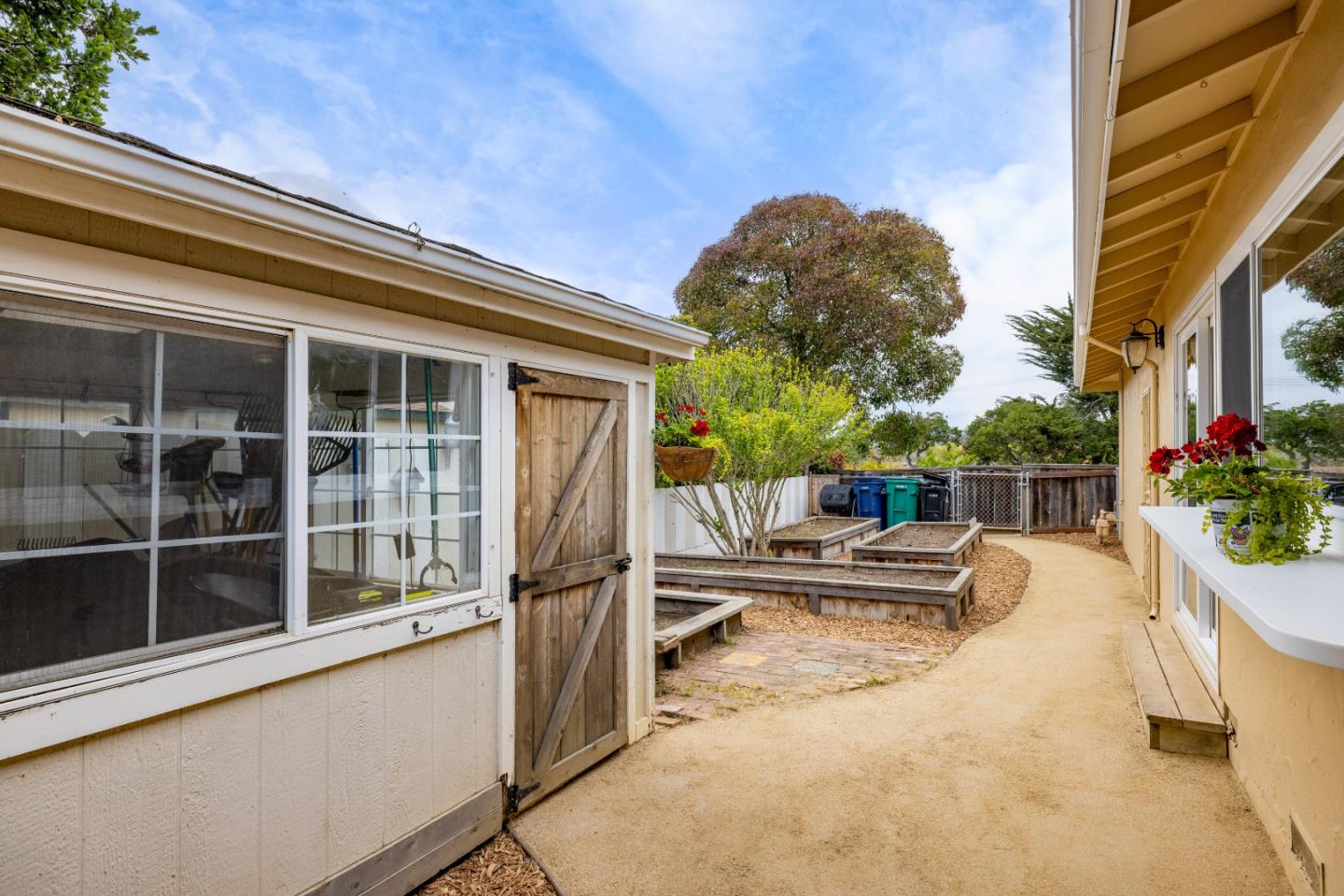 15450 Oak Hills Drive