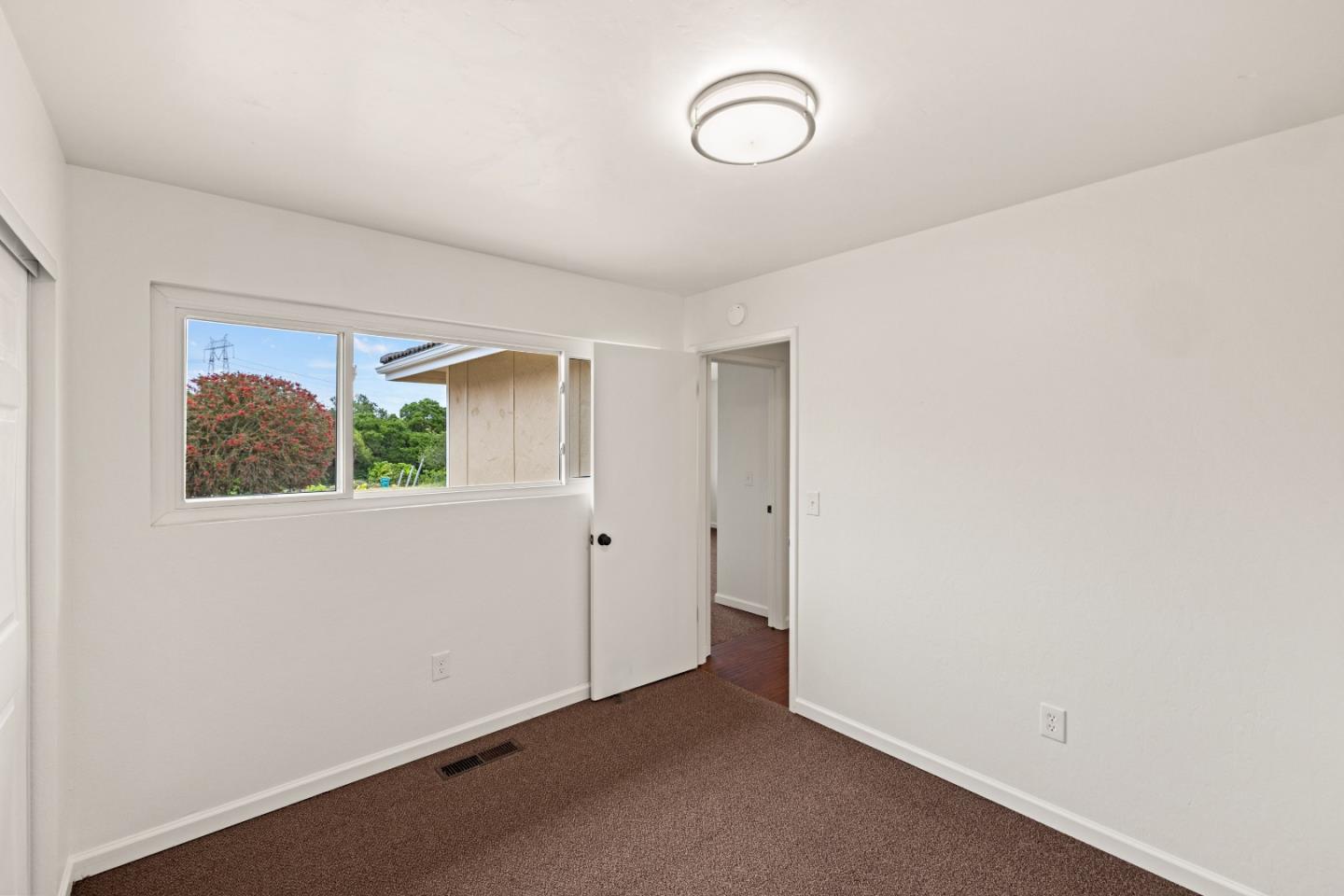 15450 Oak Hills Drive