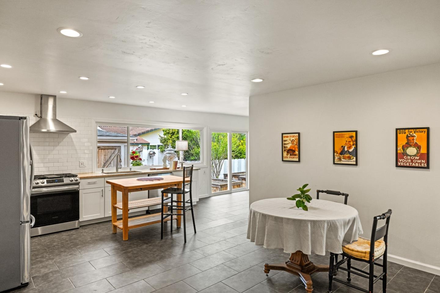 15450 Oak Hills Drive