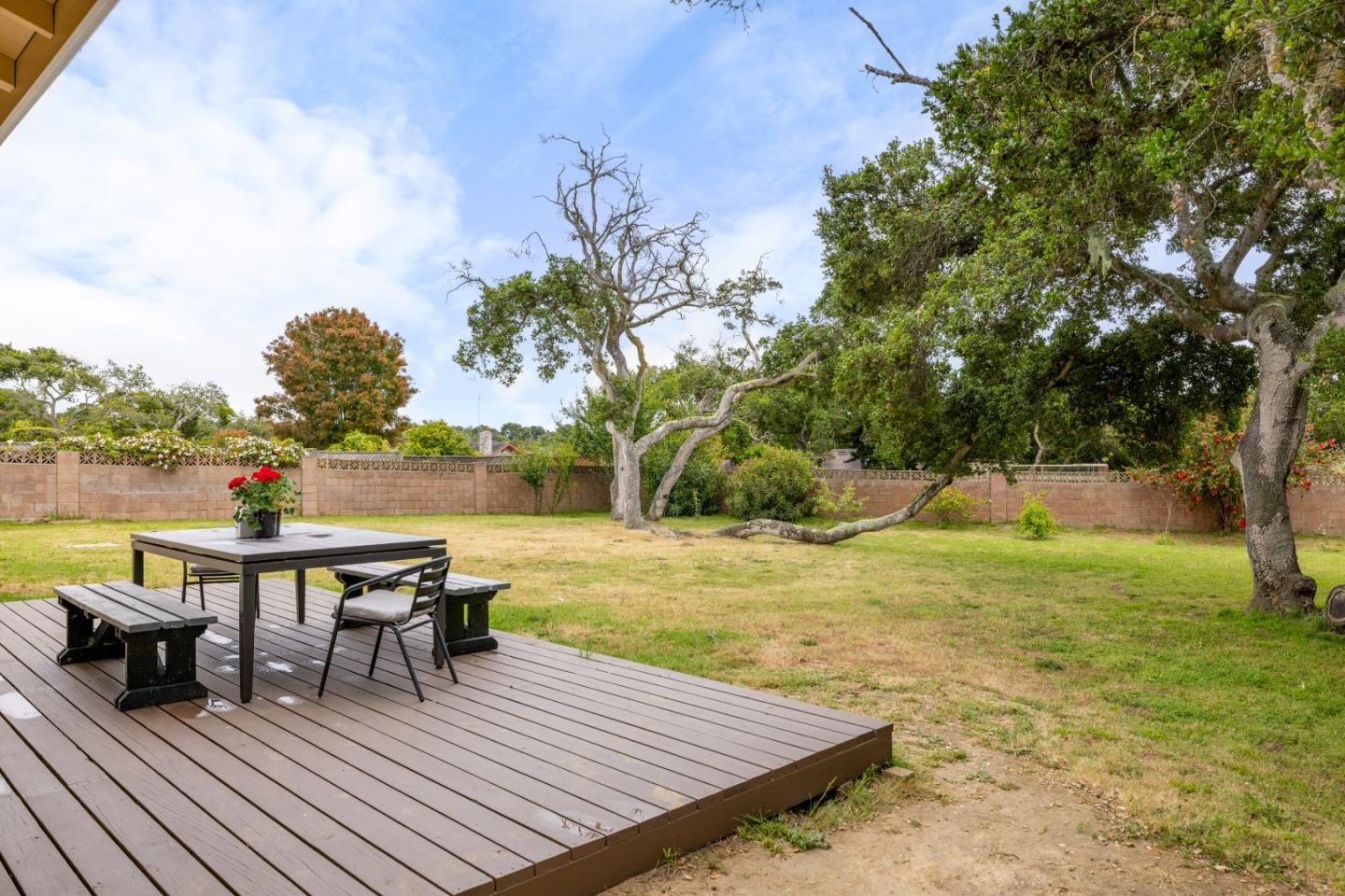 15450 Oak Hills Drive