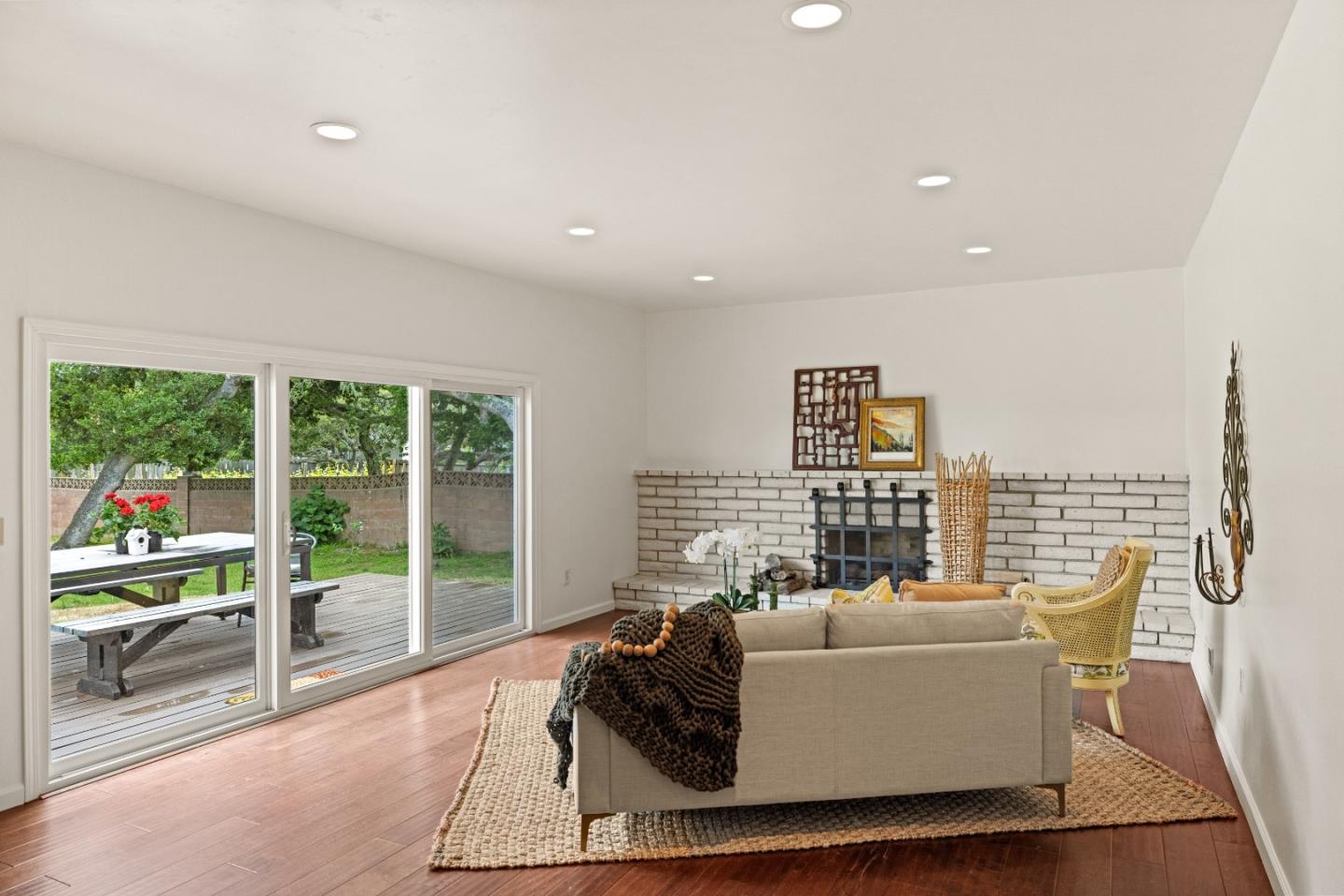 15450 Oak Hills Drive