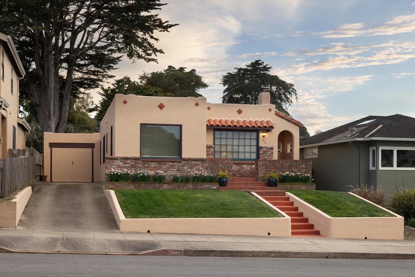 Pacific Grove Charmer