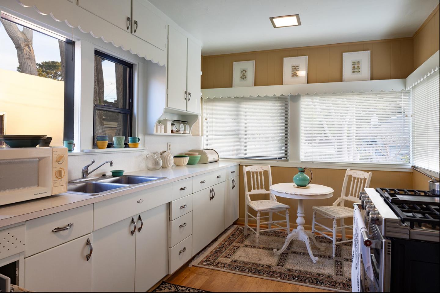 Pacific Grove Charmer