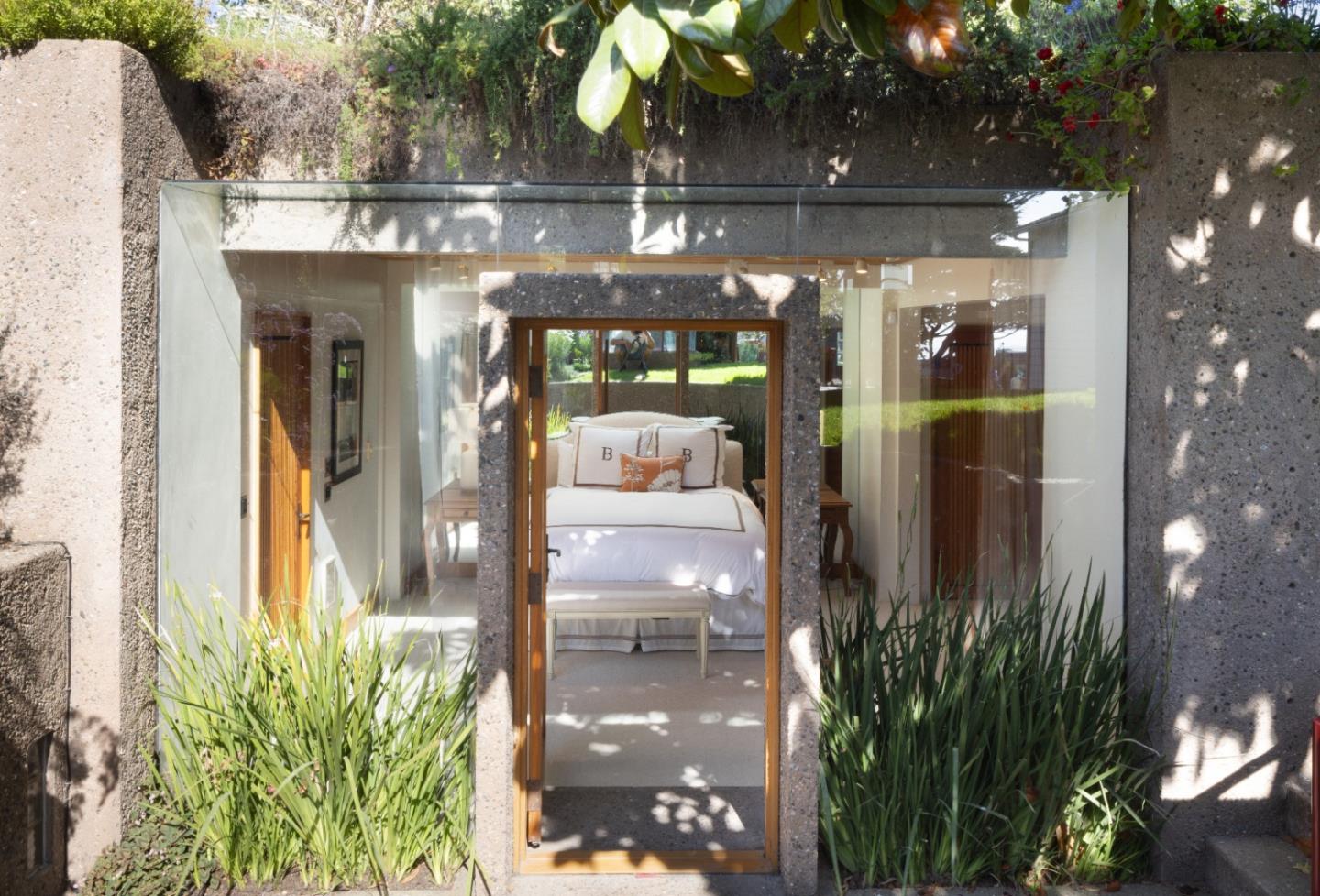 Sophisticated Modernism on Scenic