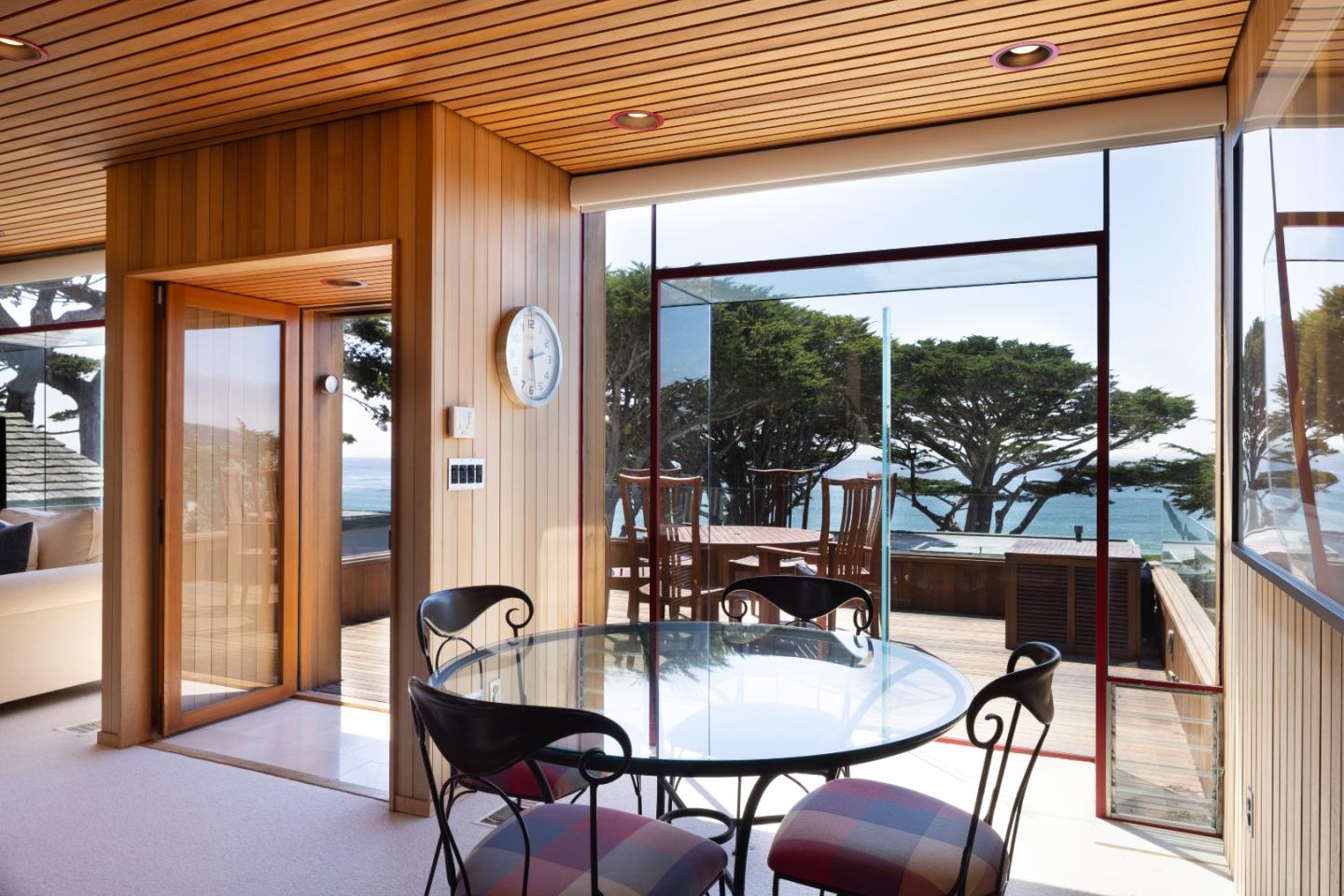 Sophisticated Modernism on Scenic