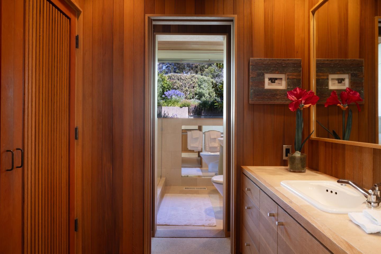 Sophisticated Modernism on Scenic