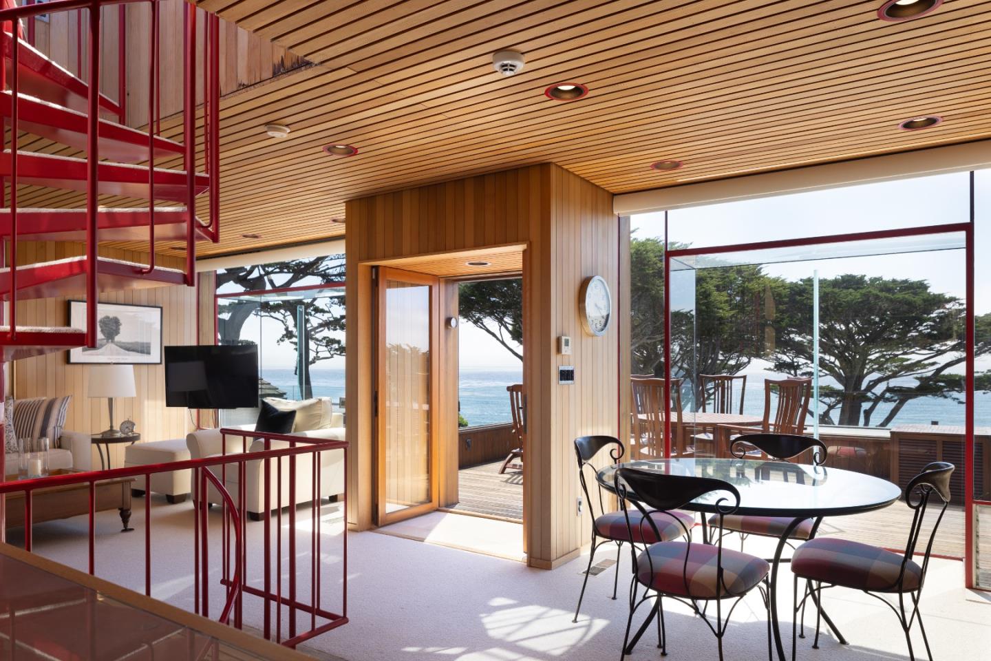 Sophisticated Modernism on Scenic