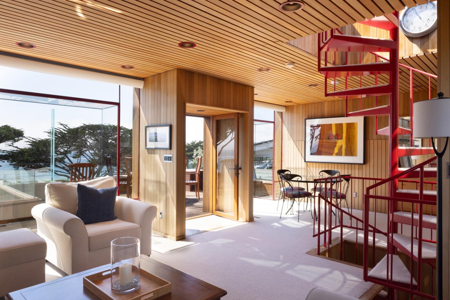 Sophisticated Modernism on Scenic