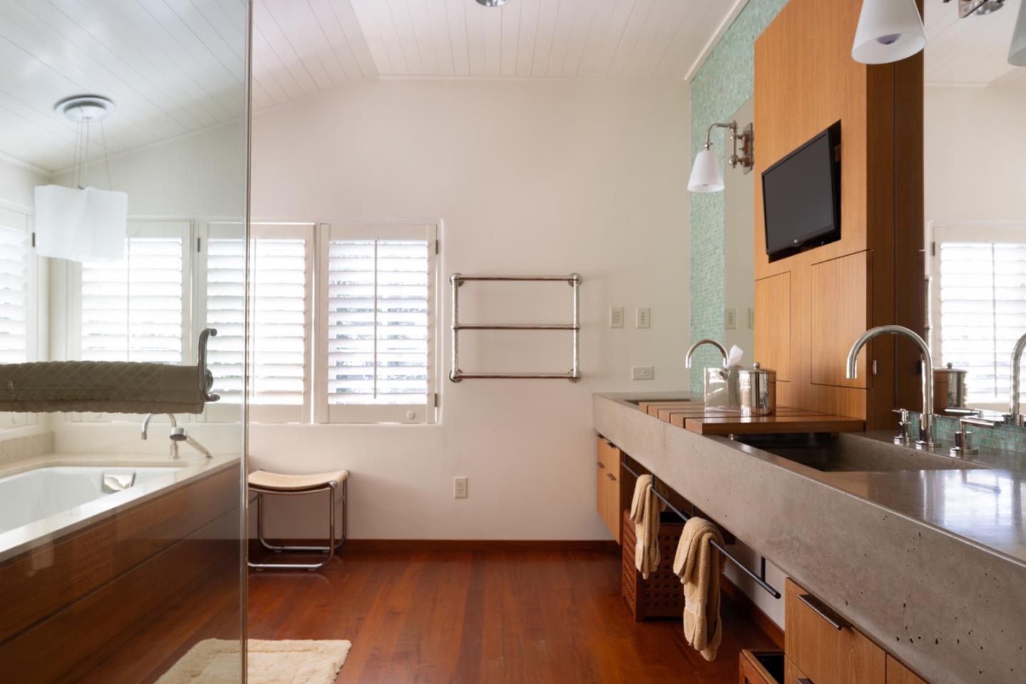 26167 Valley View Avenue