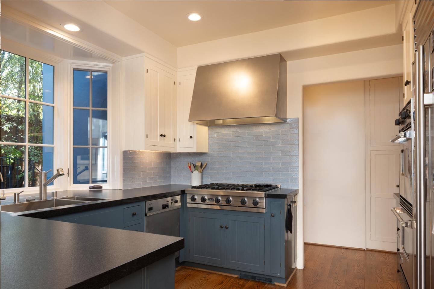 26167 Valley View Avenue