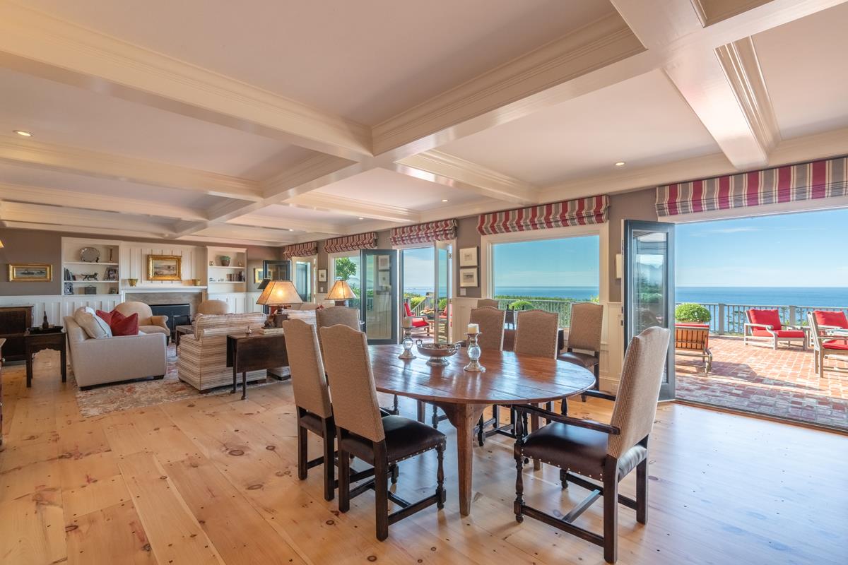 Commanding Views. Uncompromising Luxury.