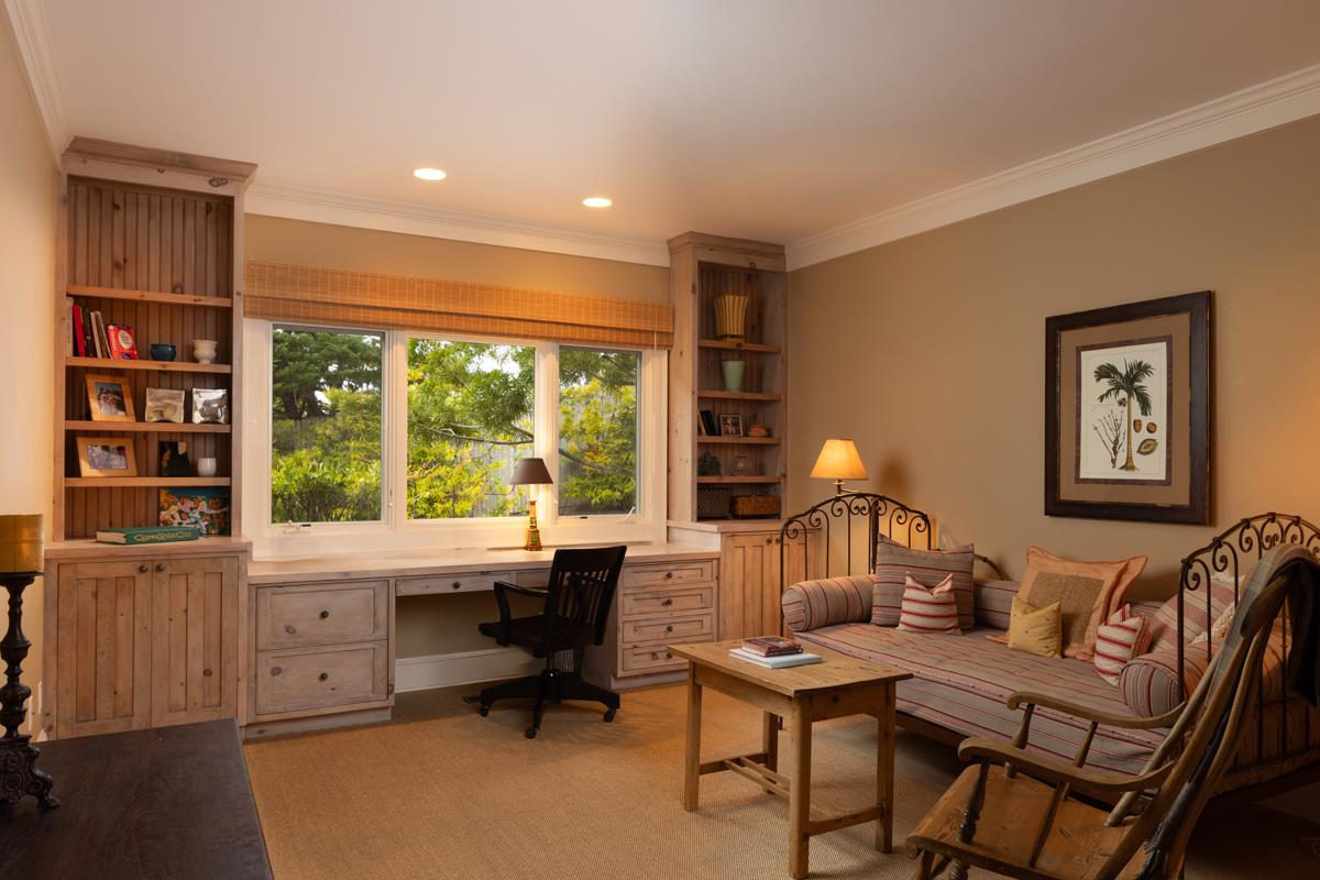 Commanding Views. Uncompromising Luxury.