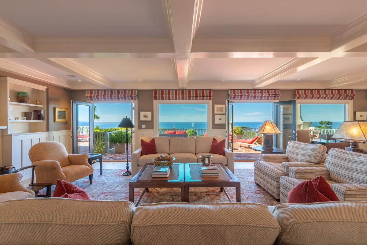 Commanding Views. Uncompromising Luxury.